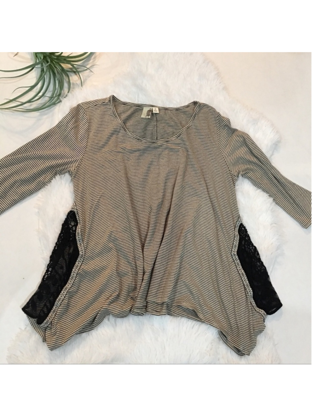 FRANCESCA’S Birdcage tan and black striped top xs